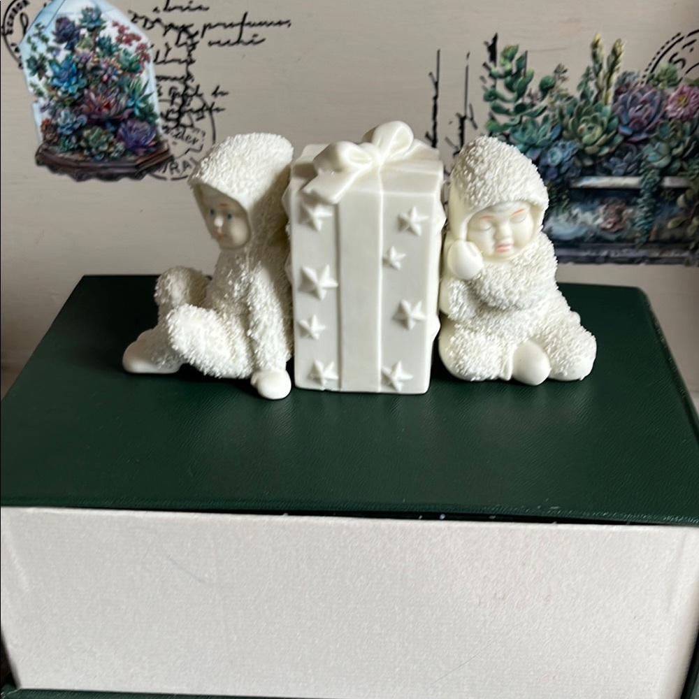 Snowbabies figurine “Waiting for Christmas “